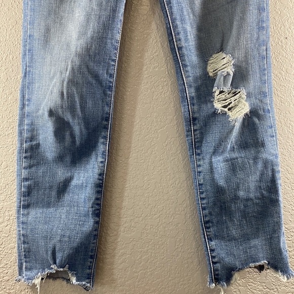 Levi’s High Rise Slim Straight Crop Distressed Jeans - Picture 9 of 16